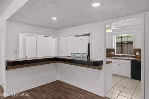 Other - 1255 E County Line Rd #L-6, Jackson, MS 39211 photo 1 of 5