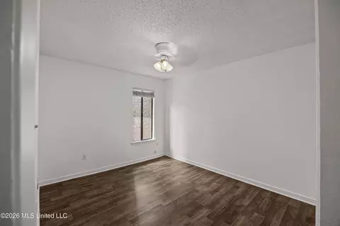 Bedroom - 1255 E County Line Rd #L-6, Jackson, MS 39211 photo 3 of 5