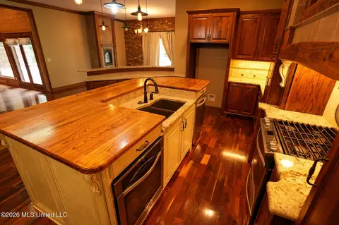 Kitchen - 1987 Pardue Rd, Raymond, MS 39154 photo 2 of 4