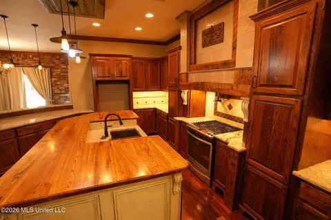 Kitchen - 1987 Pardue Rd, Raymond, MS 39154 photo 4 of 4