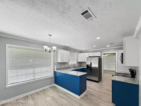 Kitchen - 200 Poplar Dr, Brandon, MS 39047 photo 3 of 4