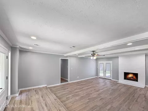 Living - 200 Poplar Dr, Brandon, MS 39047 photo 2 of 6