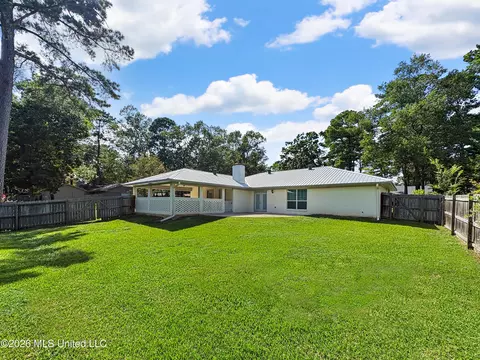 Exterior - 200 Poplar Dr, Brandon, MS 39047 photo 5 of 7