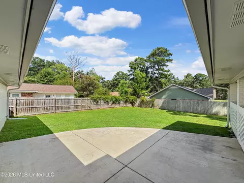 Exterior - 200 Poplar Dr, Brandon, MS 39047 photo 6 of 7