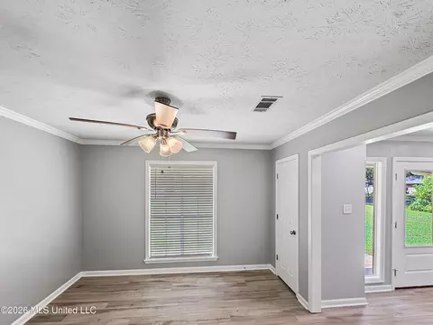 Living - 200 Poplar Dr, Brandon, MS 39047 photo 6 of 6