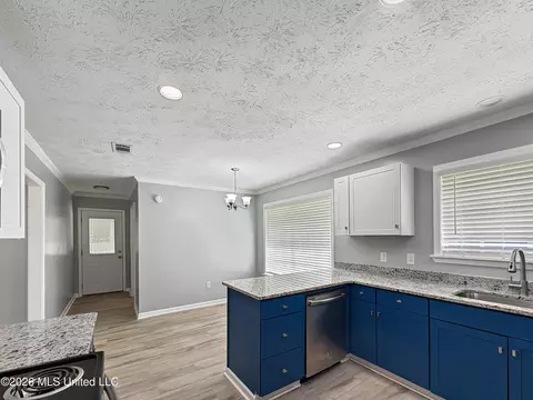 Kitchen - 200 Poplar Dr, Brandon, MS 39047 photo 1 of 4