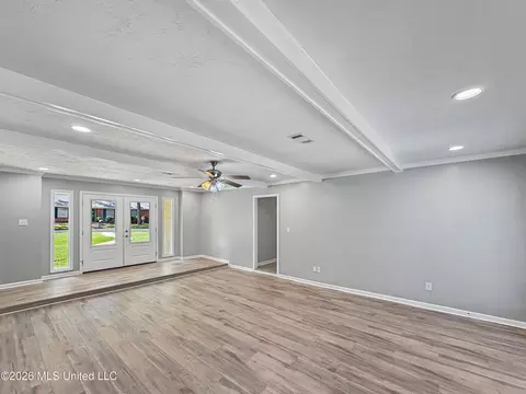 Living - 200 Poplar Dr, Brandon, MS 39047 photo 3 of 6