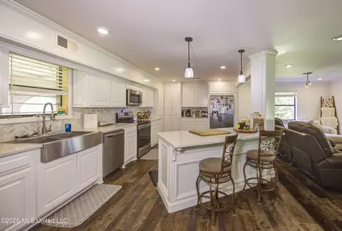 Kitchen - 4757 Highway 27, Edwards, MS 39066 photo 2 of 8