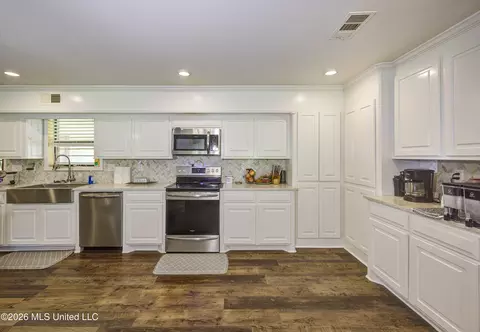 Kitchen - 4757 Highway 27, Edwards, MS 39066 photo 5 of 8