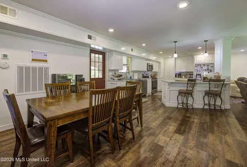 Dining - 4757 Highway 27, Edwards, MS 39066 photo 1 of 1