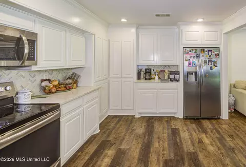 Kitchen - 4757 Highway 27, Edwards, MS 39066 photo 6 of 8
