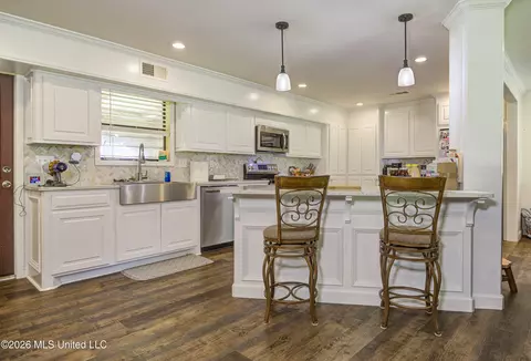 Kitchen - 4757 Highway 27, Edwards, MS 39066 photo 3 of 8