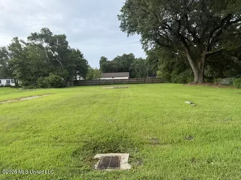 3029 N Highland Ave, D'iberville, MS 39540