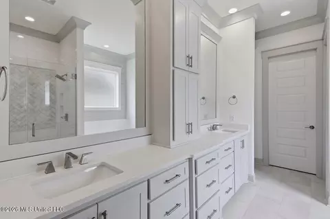 Bath - 256 Arbor Trl, Brandon, MS 39047 photo 1 of 6