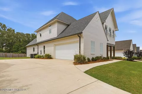 Exterior - 256 Arbor Trl, Brandon, MS 39047 photo 4 of 9