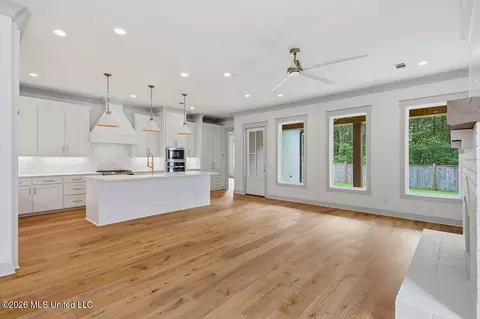 Living - 256 Arbor Trl, Brandon, MS 39047 photo 3 of 5