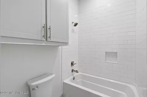 Bath - 256 Arbor Trl, Brandon, MS 39047 photo 5 of 6