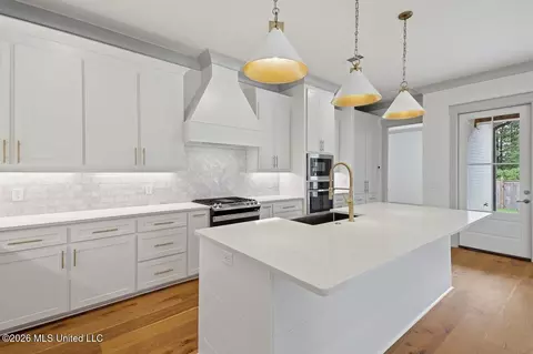Kitchen - 256 Arbor Trl, Brandon, MS 39047 photo 2 of 2