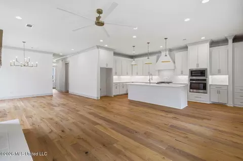 Living - 256 Arbor Trl, Brandon, MS 39047 photo 2 of 5