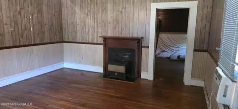 Living - 425 Cameron St, Mccomb, MS 39648 photo 4 of 11