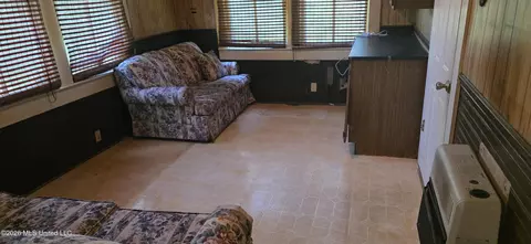 Living - 425 Cameron St, Mccomb, MS 39648 photo 2 of 11