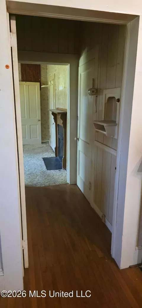 Entry Way - 425 Cameron St, Mccomb, MS 39648 photo 6 of 7
