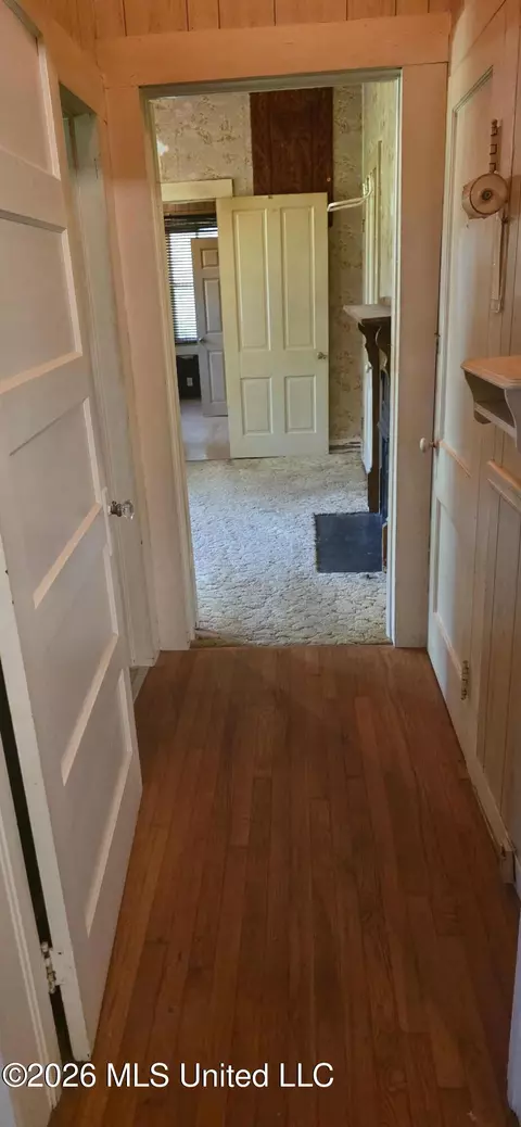 Entry Way - 425 Cameron St, Mccomb, MS 39648 photo 7 of 7