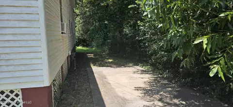 Exterior - 425 Cameron St, Mccomb, MS 39648 photo 3 of 12