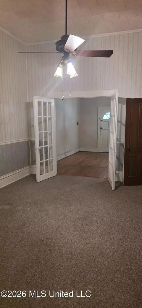 Living - 425 Cameron St, Mccomb, MS 39648 photo 11 of 11