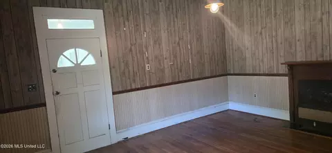Living - 425 Cameron St, Mccomb, MS 39648 photo 5 of 11