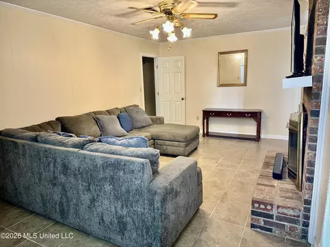 Living - 321 Sharon Hills Dr, Jackson, MS 39212 photo 4 of 4