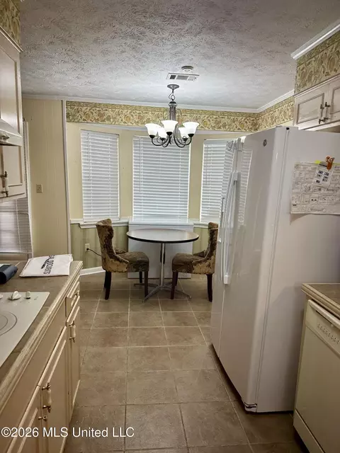 Kitchen - 321 Sharon Hills Dr, Jackson, MS 39212 photo 4 of 4