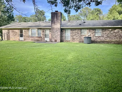 Exterior - 321 Sharon Hills Dr, Jackson, MS 39212 photo 3 of 4