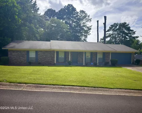 Exterior - 321 Sharon Hills Dr, Jackson, MS 39212 photo 2 of 4