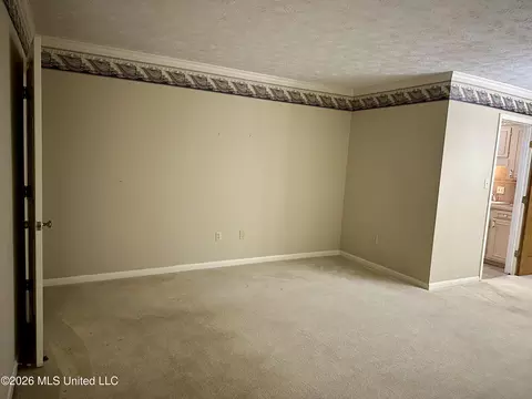 Living - 321 Sharon Hills Dr, Jackson, MS 39212 photo 2 of 4