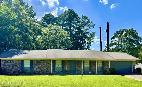 Exterior - 321 Sharon Hills Dr, Jackson, MS 39212 photo 2 of 4