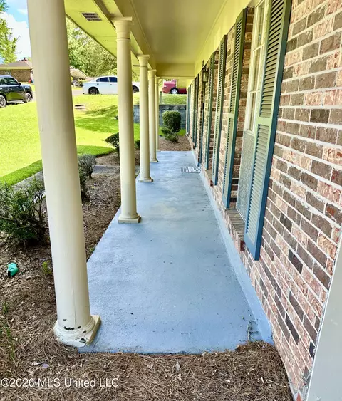 Exterior - 321 Sharon Hills Dr, Jackson, MS 39212 photo 3 of 5