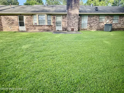 Exterior - 321 Sharon Hills Dr, Jackson, MS 39212 photo 4 of 4