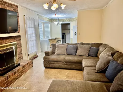 Living - 321 Sharon Hills Dr, Jackson, MS 39212 photo 3 of 4
