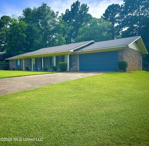 Exterior - 321 Sharon Hills Dr, Jackson, MS 39212 photo 1 of 4