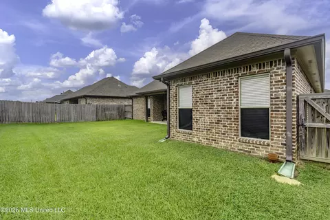 Exterior - 303 Ridge Pointe Dr, Brandon, MS 39042 photo 7 of 8