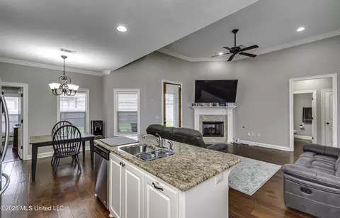 Entry Way - 303 Ridge Pointe Dr, Brandon, MS 39042 photo 2 of 5