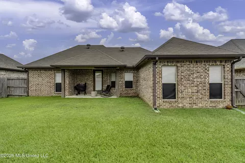 Exterior - 303 Ridge Pointe Dr, Brandon, MS 39042 photo 6 of 8