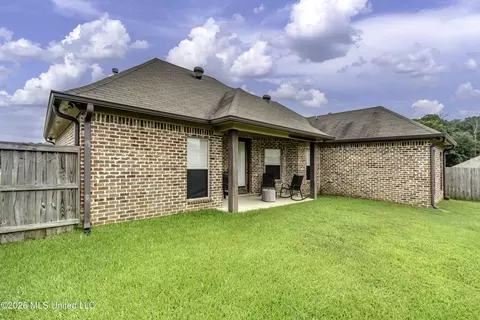 Exterior - 303 Ridge Pointe Dr, Brandon, MS 39042 photo 5 of 8