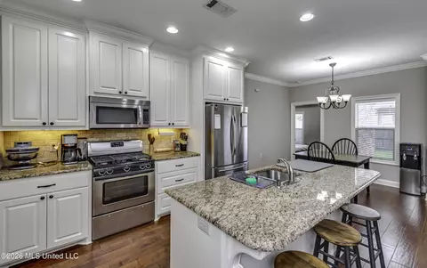 Kitchen - 303 Ridge Pointe Dr, Brandon, MS 39042 photo 1 of 4