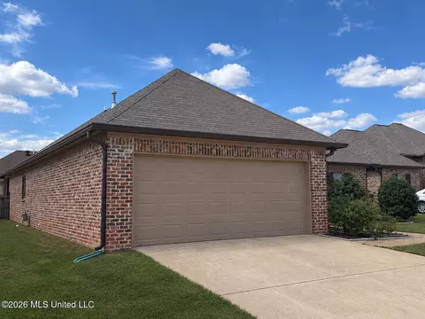 Exterior - 303 Ridge Pointe Dr, Brandon, MS 39042 photo 2 of 7