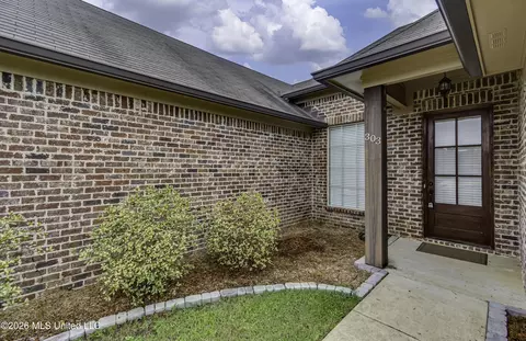 Exterior - 303 Ridge Pointe Dr, Brandon, MS 39042 photo 3 of 8