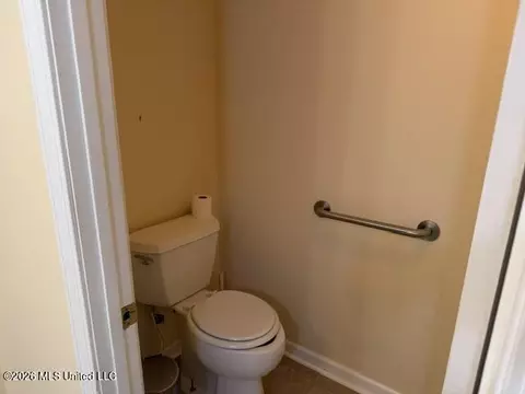 Bath - 819 Meadow Ln, Byram, MS 39272 photo 4 of 4