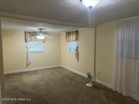 Living - 819 Meadow Ln, Byram, MS 39272 photo 4 of 5