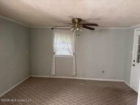 Living - 819 Meadow Ln, Byram, MS 39272 photo 3 of 5
